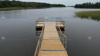 Prichal-s-ploshhadkoj-dlya-otdyha-Ladoga-Shhery-pontony-Hard-2-1020x600